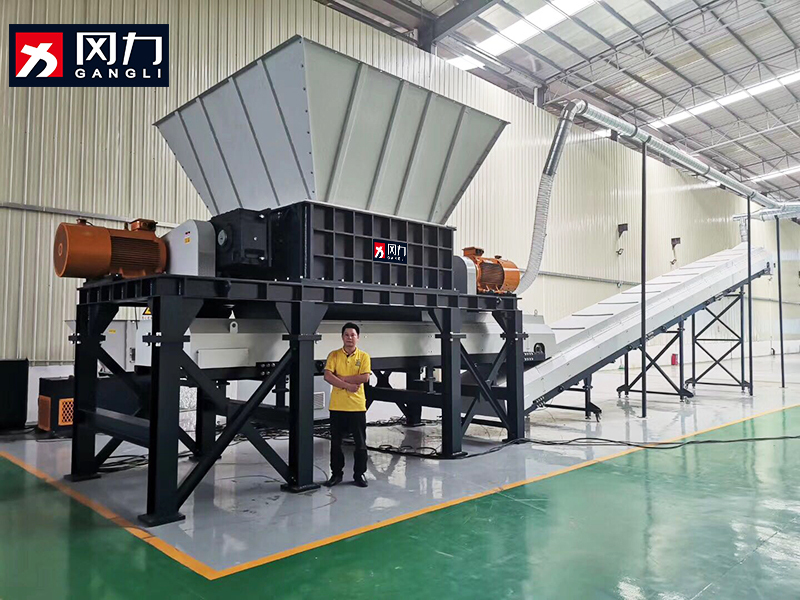岡力環(huán)保大型雙軸撕碎機(jī)（大件垃圾破碎機(jī),，適用于大件垃圾,、汽車(chē)輪胎等破碎）